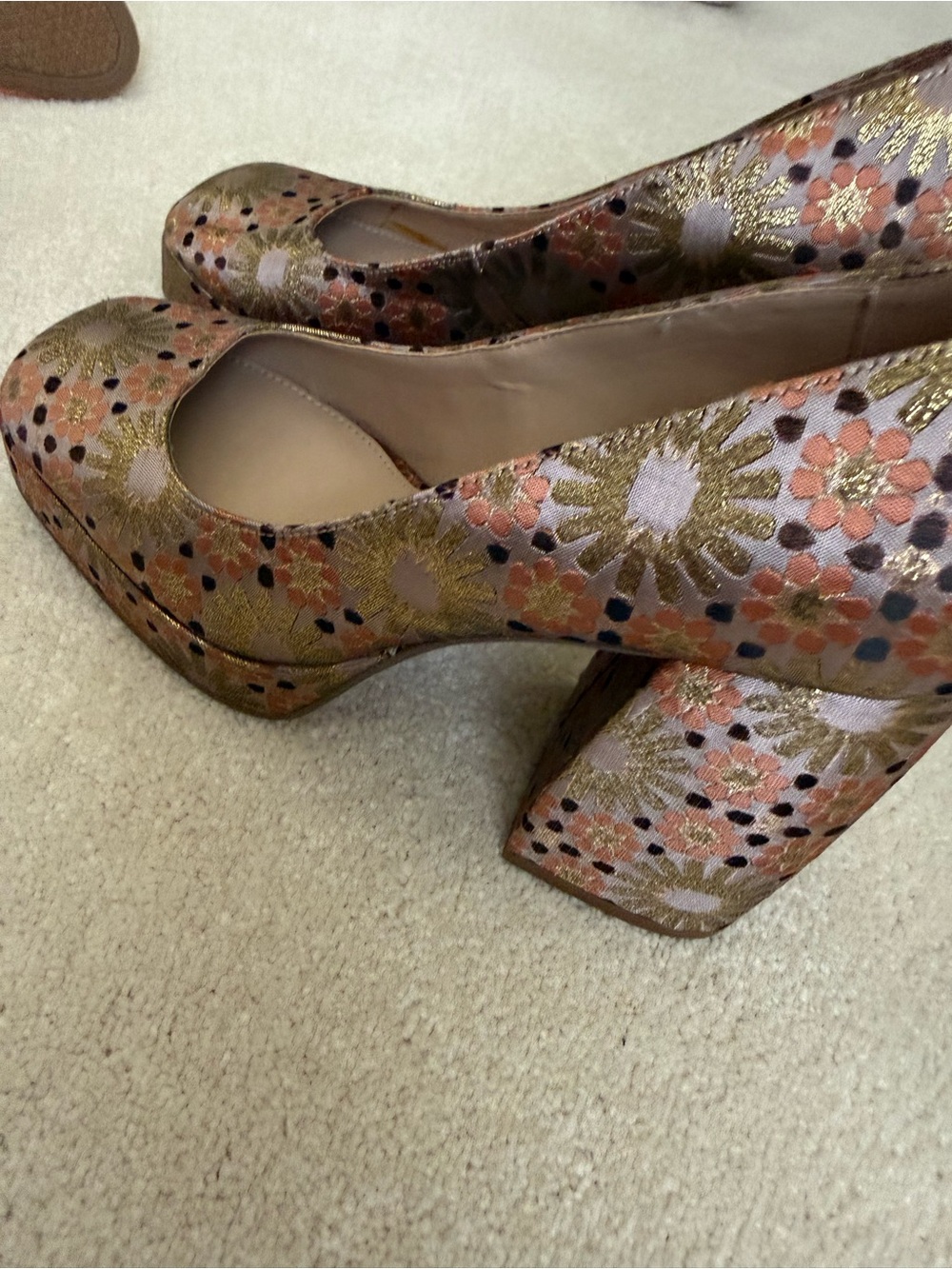 Katy Perry The uplift pump gold 8 never worn